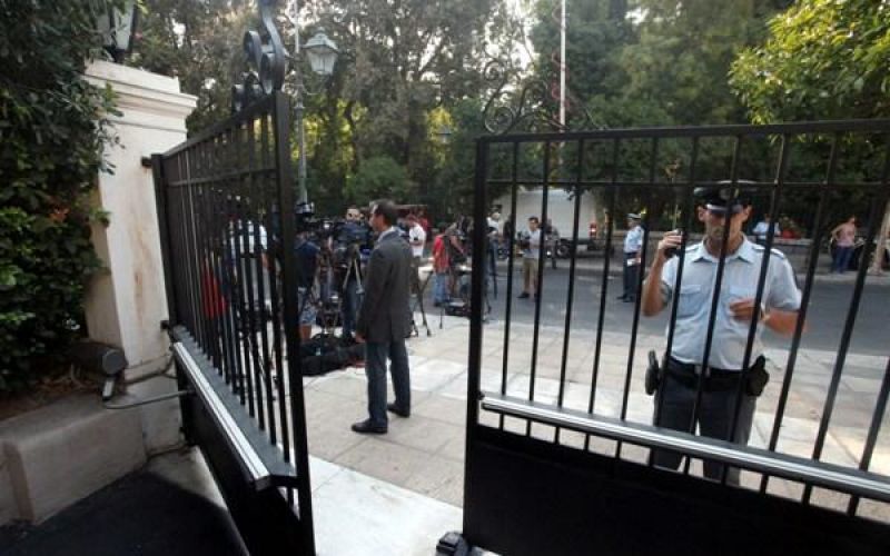 «Λευκός καπνός» από το Μαξίμου - Στουρνάρας: «Θεμιτές οι ρήτρες επίτευξης στόχων που ζητά η τρόικα»