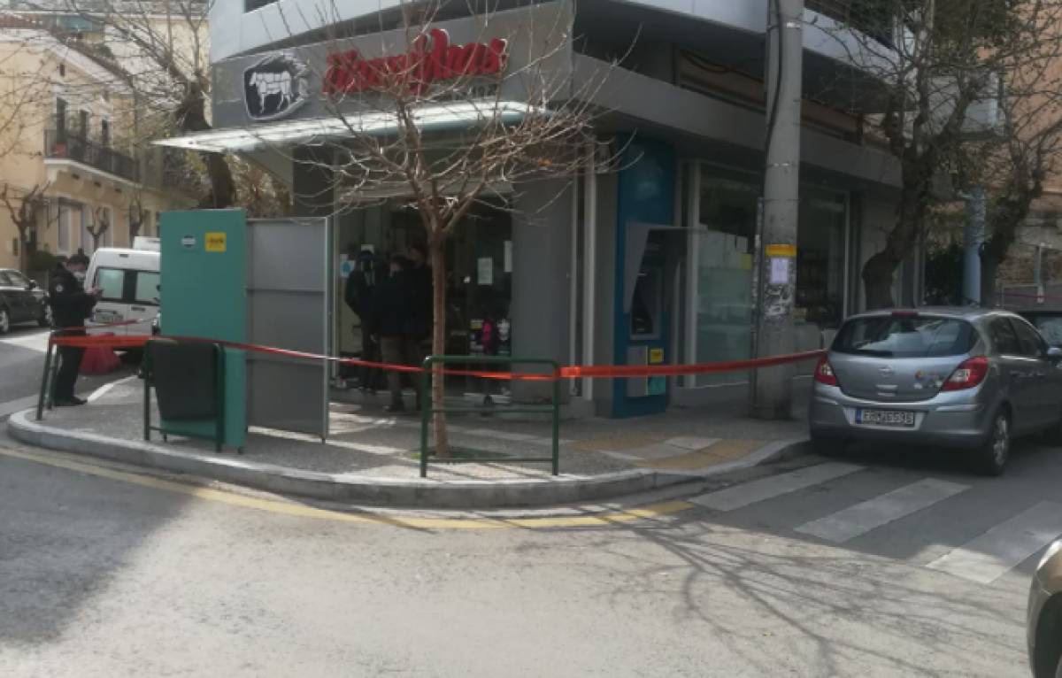 Ληστεία σε χρηματαποστολή στην πλατεία Βαρνάβα στο Παγκράτι