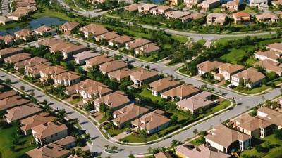 ΗΠΑ: Μεγαλύτερη των προβλέψεων η αύξηση στις πωλήσεις κατοικιών