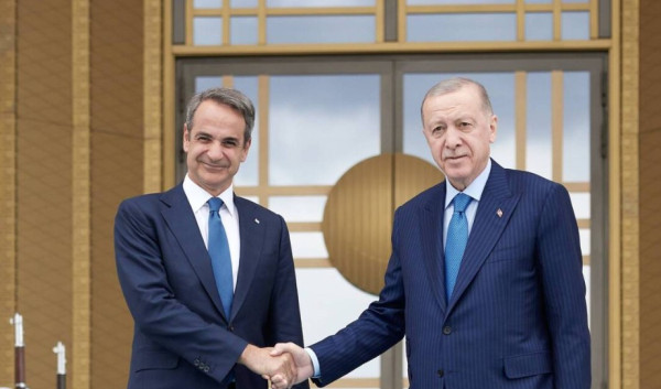 Βουλή: Πολιτική αντιπαράθεση για τη συνάντηση Μητσοτάκη – Ερντογάν με φόντο τα ελληνοτουρκικά