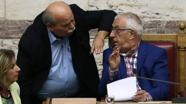 «Πανικόβλητη» ενός λεπτού σιγή για τον Κατσίφα στην Βουλή