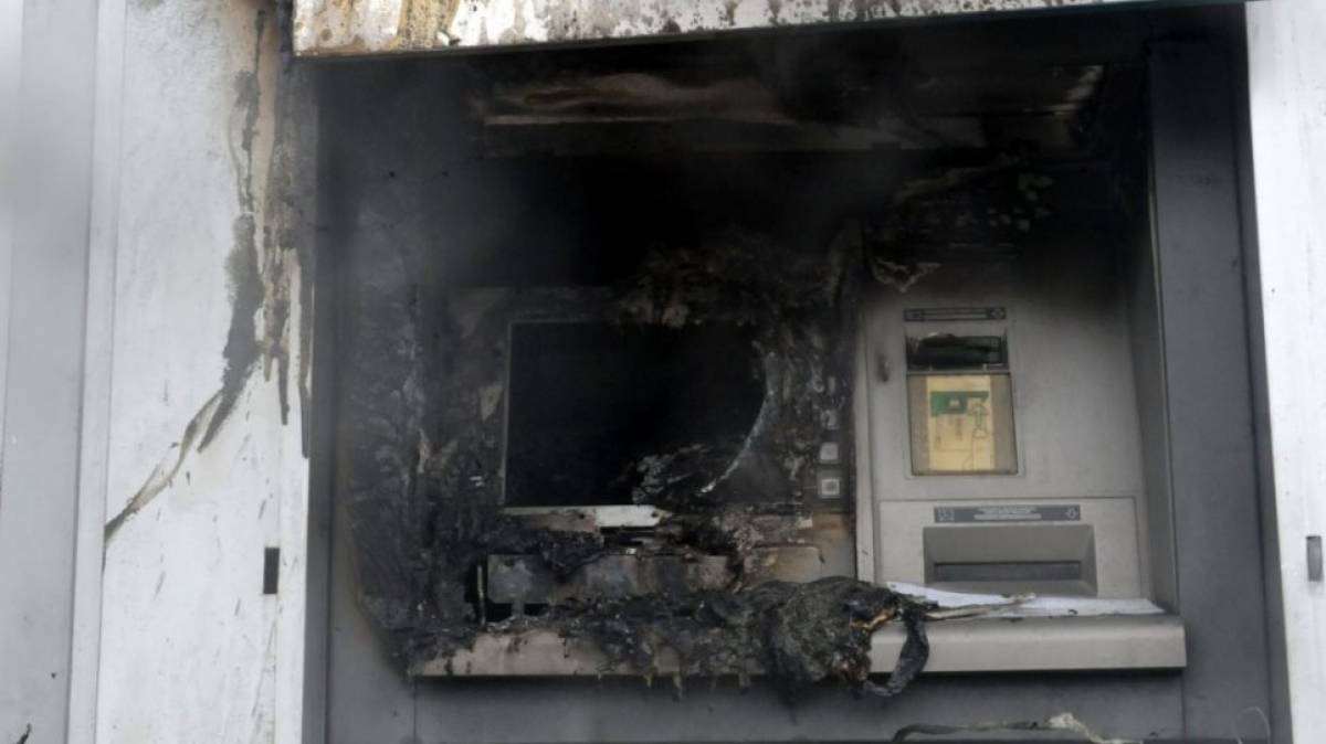 Ανατίναξαν ΑΤΜ σε Πόρτο Ράφτη και Γαλάτσι