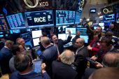 Νέα ιστορικά υψηλά στη Wall Street... με υπογραφή Τραμπ