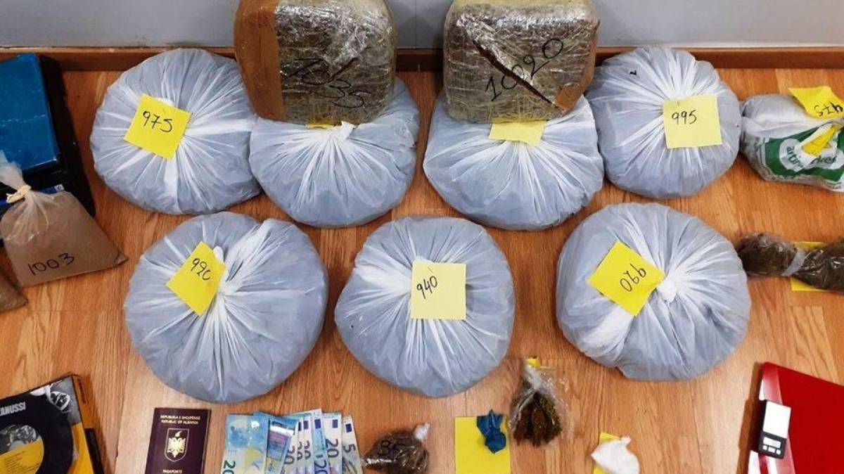 Εξαρθρώθηκε σπείρα που διακινούσε μεγάλες ποσότητες ναρκωτικών στην Αττική