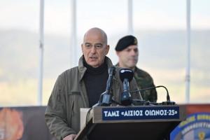Δένδιας: Οι Ένοπλες Δυνάμεις έχουν μπει στη νέα εποχή... και με τα δύο πόδια