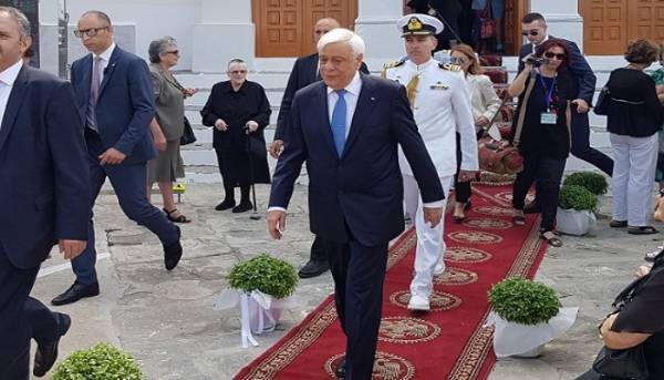 Άγνωστός άντρας επιχείρησε να επιτεθεί στον Προκόπη Παυλόπουλο (video)
