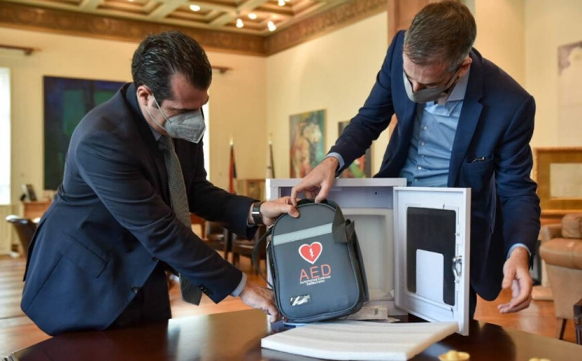 Δωρεά 18 απινιδωτών από το Υπουργείο Υγείας στο δήμο Αθηναίων