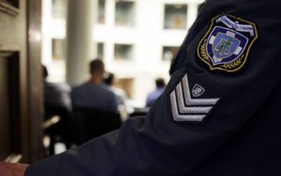Συμμετοχή έξι αστυνομικών σε κύκλωμα έκδοσης πλαστών εγγράφων