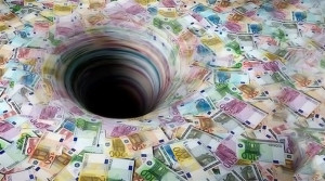 Στη δίνη του θερινού κύματος ακρίβειας εισοδήματα και κερδοφορίες