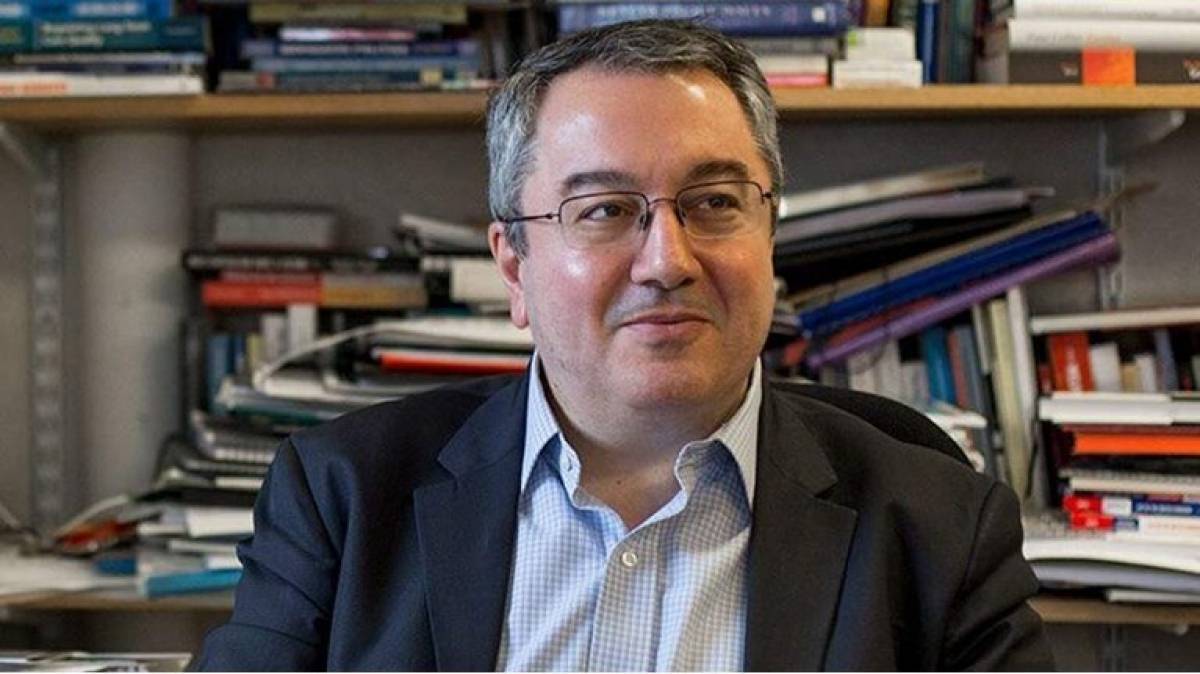 Μόσιαλος: Πώς θα αποφύγουμε ένα νέο καθολικό lockdown