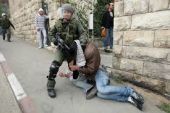 Νεκρός 17χρονος Παλαιστίνιος από ισραηλινά πυρά