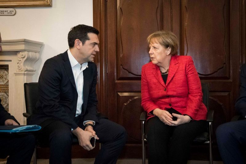 Τσίπρας-Μέρκελ: Πρωτοβουλίες για να κλείσει η αξιολόγηση το Φεβρουάριο
