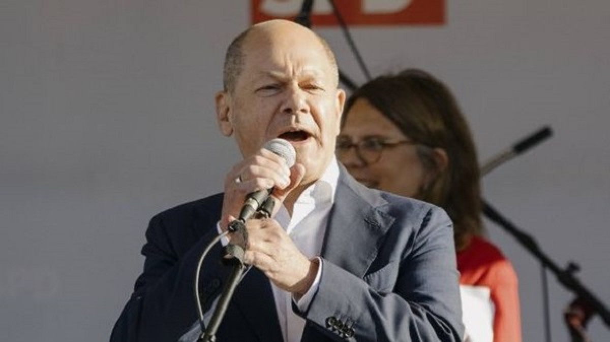 Καβγάς Σολτς με πολίτες: Ο Πούτιν είναι πολεμοκάπηλος, όχι εγώ