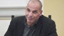 Ο Βαρουφάκης τους «γλεντάει» και τα νεύρα δεν κρύβονται