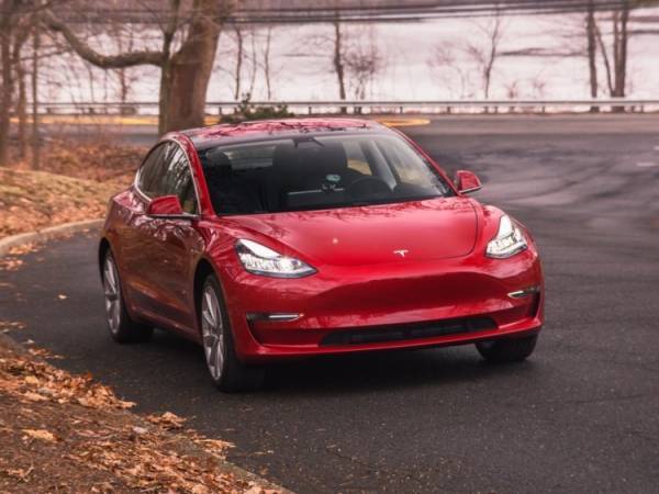 Η Tesla προχωρά σε εκμίσθωση του Model 3