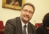 Σ.Πιτσιόρλας: Ανέφικτες και μη επιτρεπτές οι μειώσεις φόρων