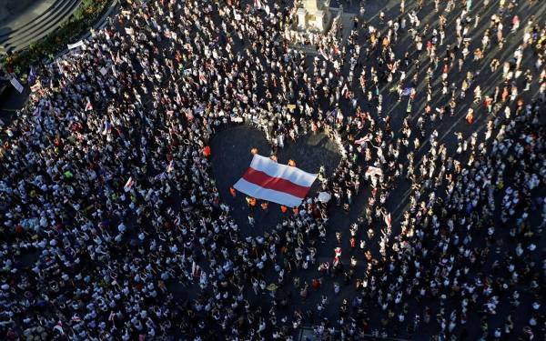 Λευκορωσία: Μεγάλη πορεία κατά του προέδρου σε εργοστάσια