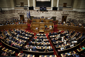 Υπερψηφίστηκε το νομοσχέδιο για την επιστολική ψήφο- «Όχι» στην τροπολογία