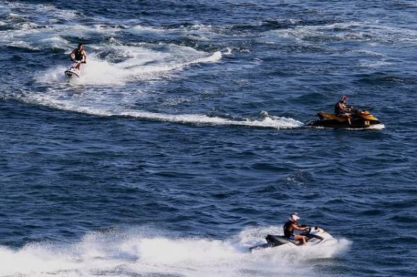 Απαγόρευση κυκλοφορίας ατομικών σκαφών-θαλάσσιων μοτοποδηλάτων σε περιοχές του Πειραιά