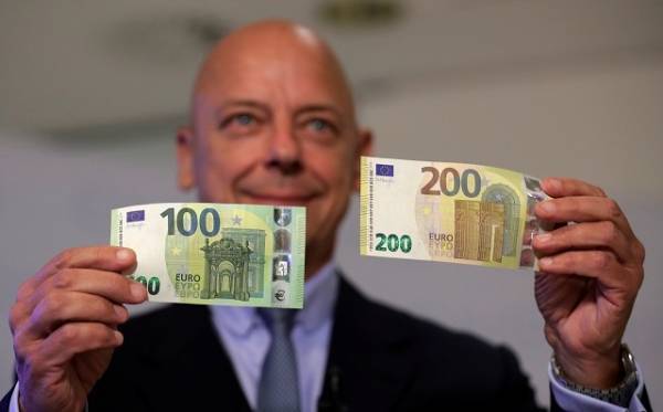 «Πρεμιέρα» για τα νέα χαρτονομίσματα των 100 και 200 ευρώ