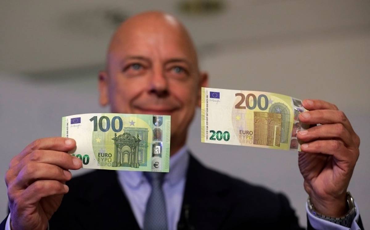 «Πρεμιέρα» για τα νέα χαρτονομίσματα των 100 και 200 ευρώ