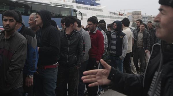 Συμπλοκές μεταναστών στον Πειραιά για το συσσίτιο