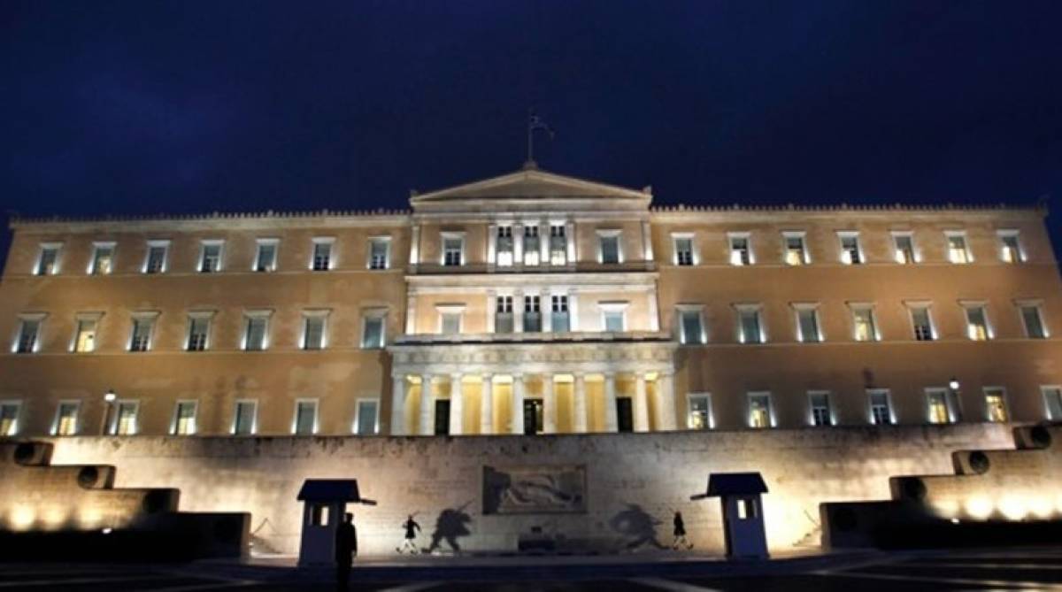 O Βούτσης ανοίγει 17 θέσεις για προσλήψεις στη Βουλή