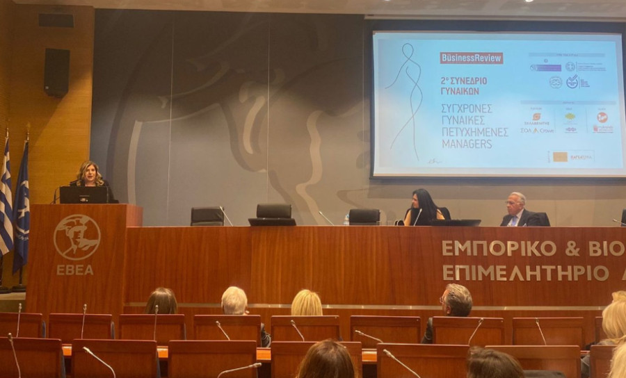 Συρεγγέλα: Στηρίζουμε όσες αγωνίζονται να σπάσουν τη «γυάλινη οροφή»