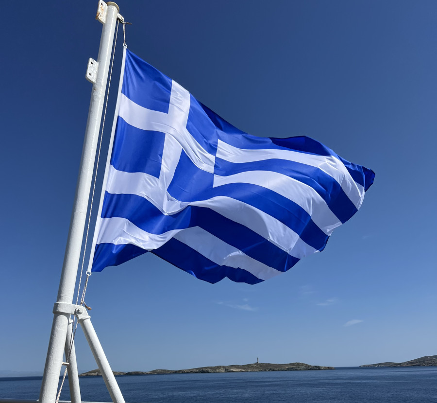 Ταξιδεύοντας με τον υπουργό όλα είναι αλλιώς...