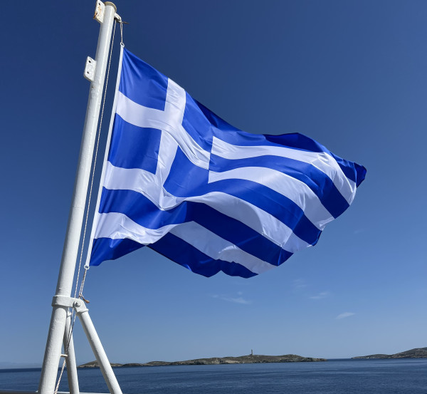 Ταξιδεύοντας με τον υπουργό όλα είναι αλλιώς...