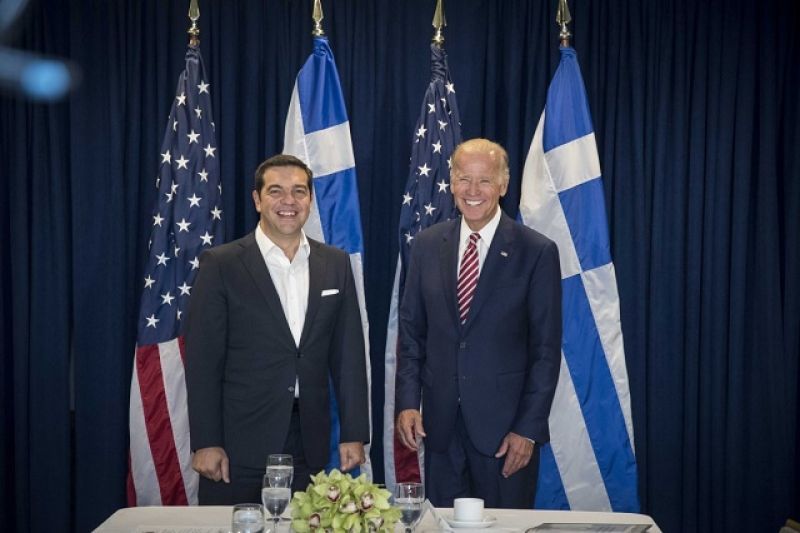 Τηλεφωνική επικοινωνία Τσίπρα-Μπάιντεν για Κυπριακό: Λύση χωρίς εγγυήσεις και στρατεύματα