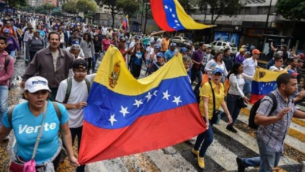 Βενεζουέλα: Κάλεσμα Γκουαϊδό στον στρατό - Το μήνυμα Πομπέο