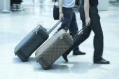 Δύο στους τρεις νέους Έλληνες σκέφτονται να μεταναστεύσουν!