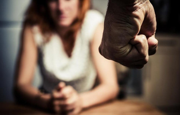 Στοιχεία-σοκ: 493 περιστατικά ενδοοικογενειακής βίας σε μια εβδομάδα