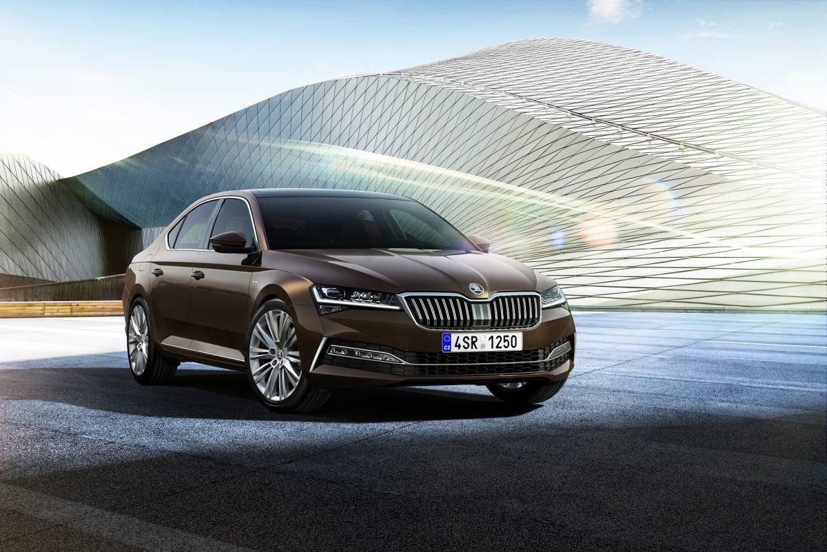 Ανανεωμένο SKODA SUPERB: Ορίζει την κατηγορία!
