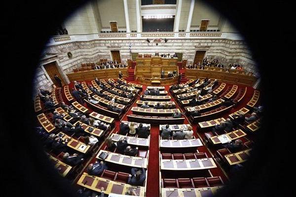Βουλή: Εμβολιασμένοι σχεδόν όλοι οι βουλευτές