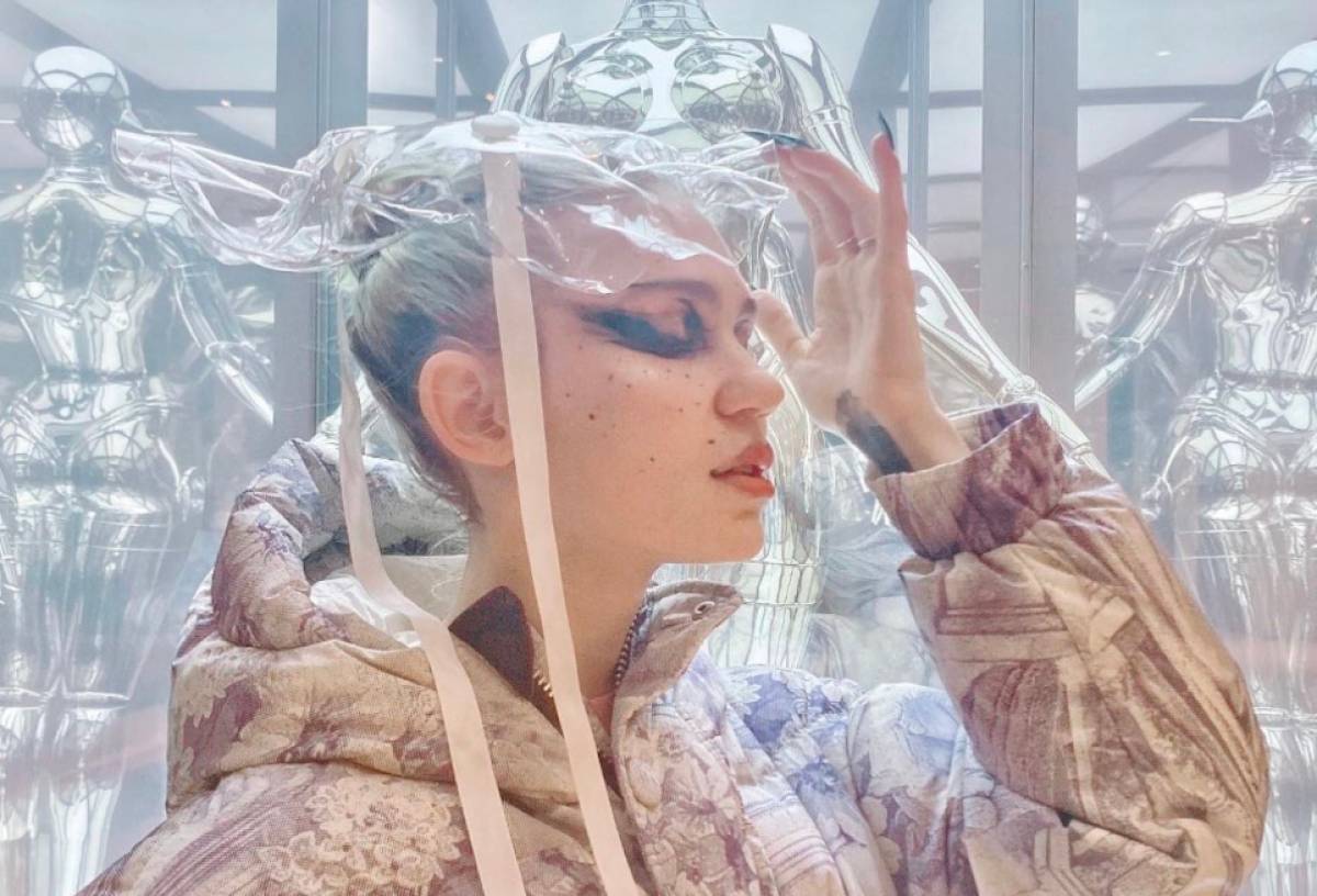 Grimes: Πούλησε συλλογή με ψηφιακά έργα σε δημοπρασία με κρυπτο-νομίσματα