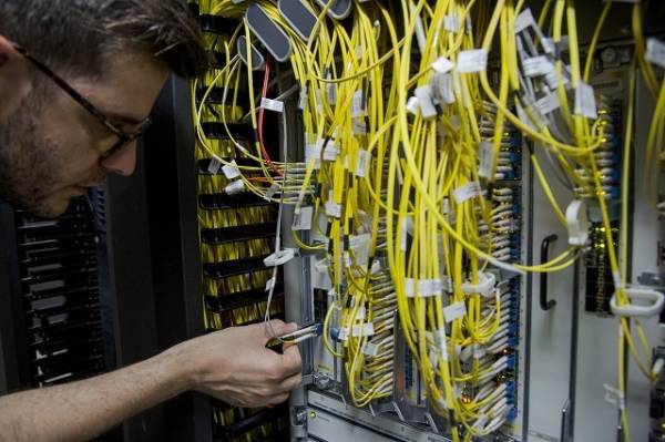 Παζάρια Τραπεζών-Vodafone και Wind για τη Forthnet