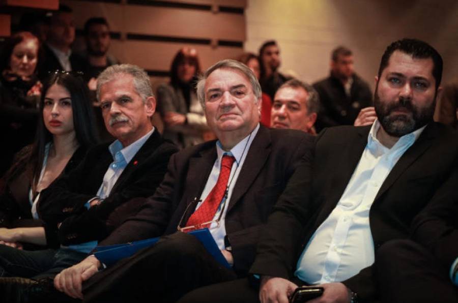 Ο Δανέλλης twittάρει ότι… «ο Δανέλλης χειροκροτήθηκε» από τους ΣΥΡΙΖΑίους. Μάλλον δεν κατάλαβε γιατί.