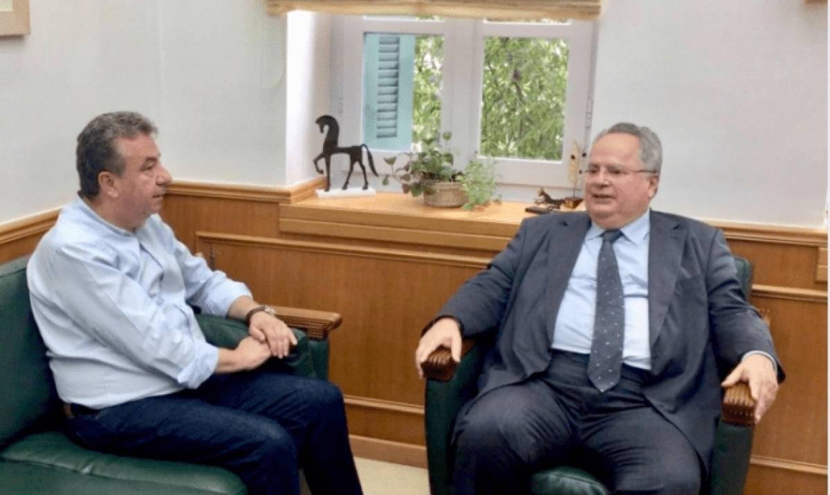 Ο Κοτζιάς πήρε… αγκαζέ τον Αρναουτάκη-Θα ακολουθήσει ο ΣΥΡΙΖΑ;