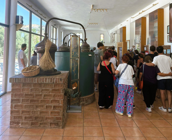 Ούζο Βαρβαγιάννη: Πώς το Μουσείο Βαρβαγιάννη αναδεικνύει ένα εμβληματικό προϊόν