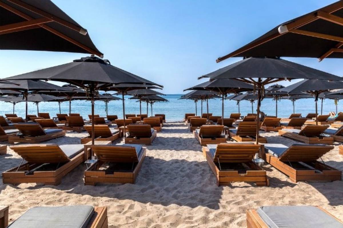 ΕΚΠΟΙΖΩ: Ζητά διατίμηση για βασικά είδη σε οργανωμένες παραλίες