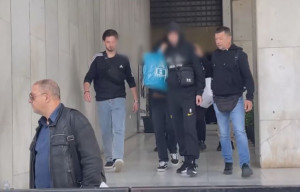 Επίθεση στη Νομική Αθηνών: Ελεύθεροι με όρους οι συλληφθέντες