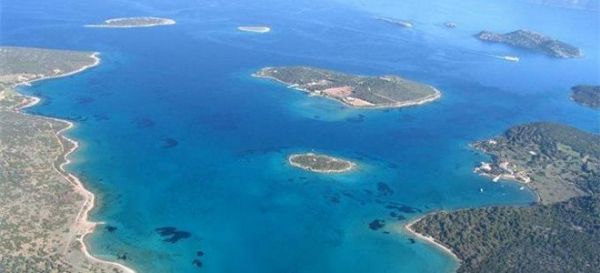 Στο σφυρί το νησί «Χώρα» - Πολλοί οι υποψήφιοι μνηστήρες