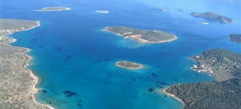 Στο σφυρί το νησί «Χώρα» - Πολλοί οι υποψήφιοι μνηστήρες