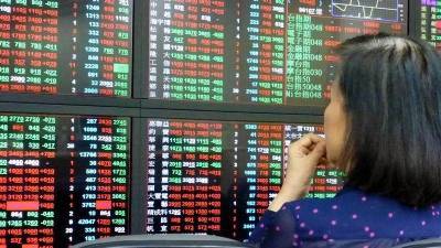 Μικτά πρόσημα στα ασιατικά χρηματιστήρια- Ισχυρές απώλειες στο Χονγκ Κονγκ