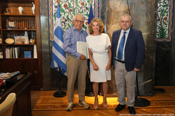 Ο Κακλαμάνης παρέλαβε την Ετήσια Έκθεση του Ελληνικού Δημοσιονομικού Συμβουλίου