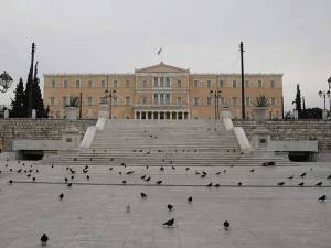 MRB: Δυσαρέσκεια για τους κυβερνητικούς χειρισμούς απέναντι στην πανδημία