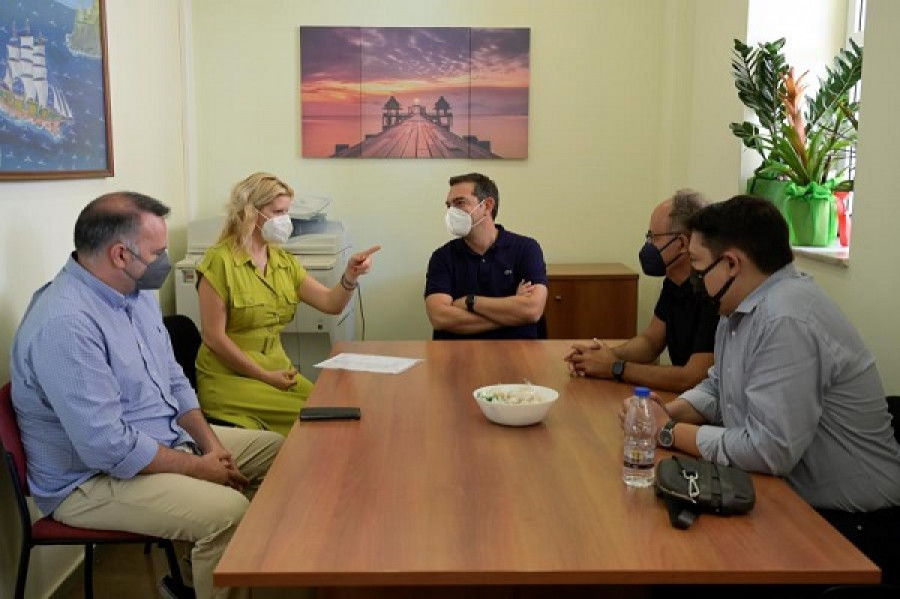 Τσίπρας: Πρέπει να σταματήσει η εγκατάλειψη των νησιωτικών περιοχών