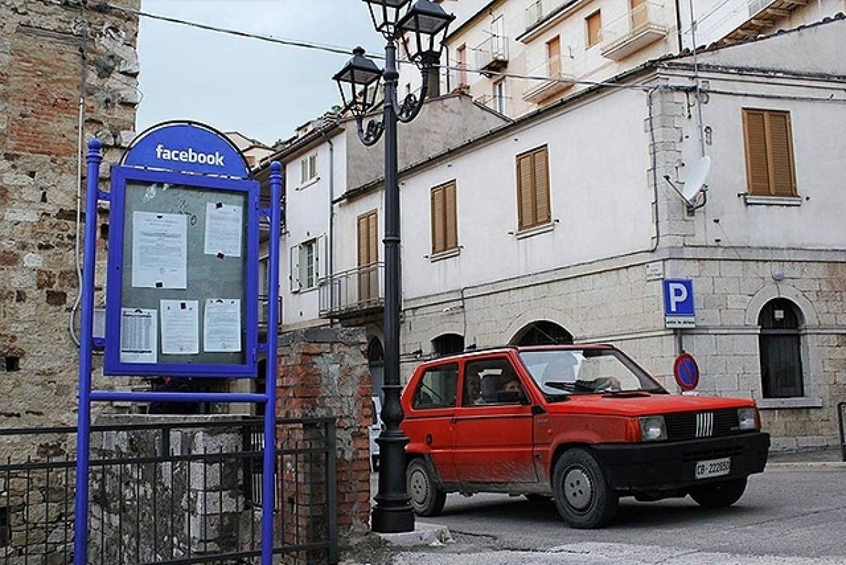Οι έξυπνες παρεμβάσεις του street artist Biancoshock
